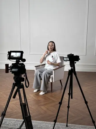 Two-camera shoot of an expert in a white room