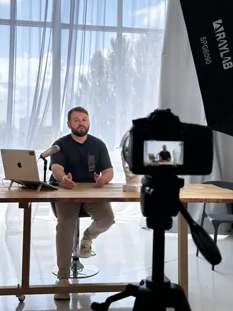 Office shoot with window light and a camera on a tripod