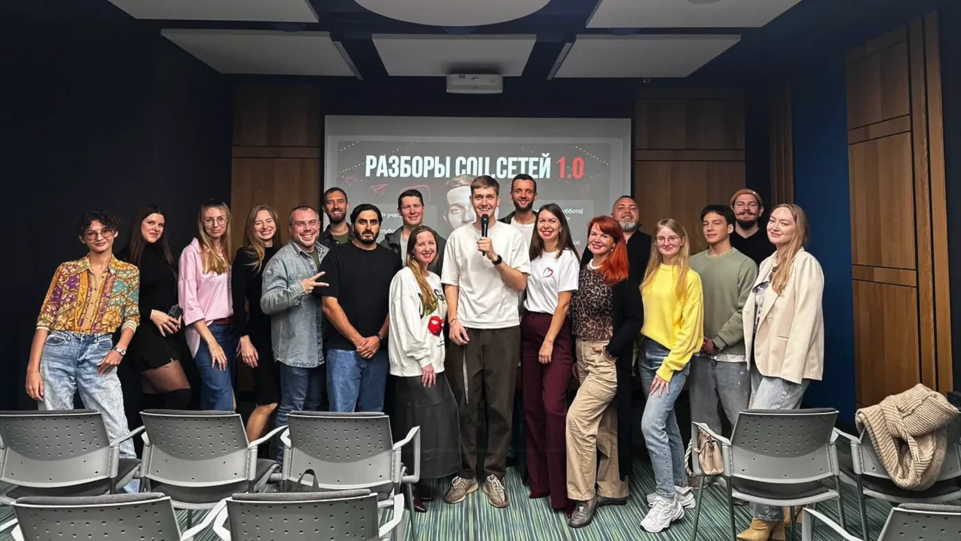 Group photo of about twenty participants at Evgeny's live social media review event