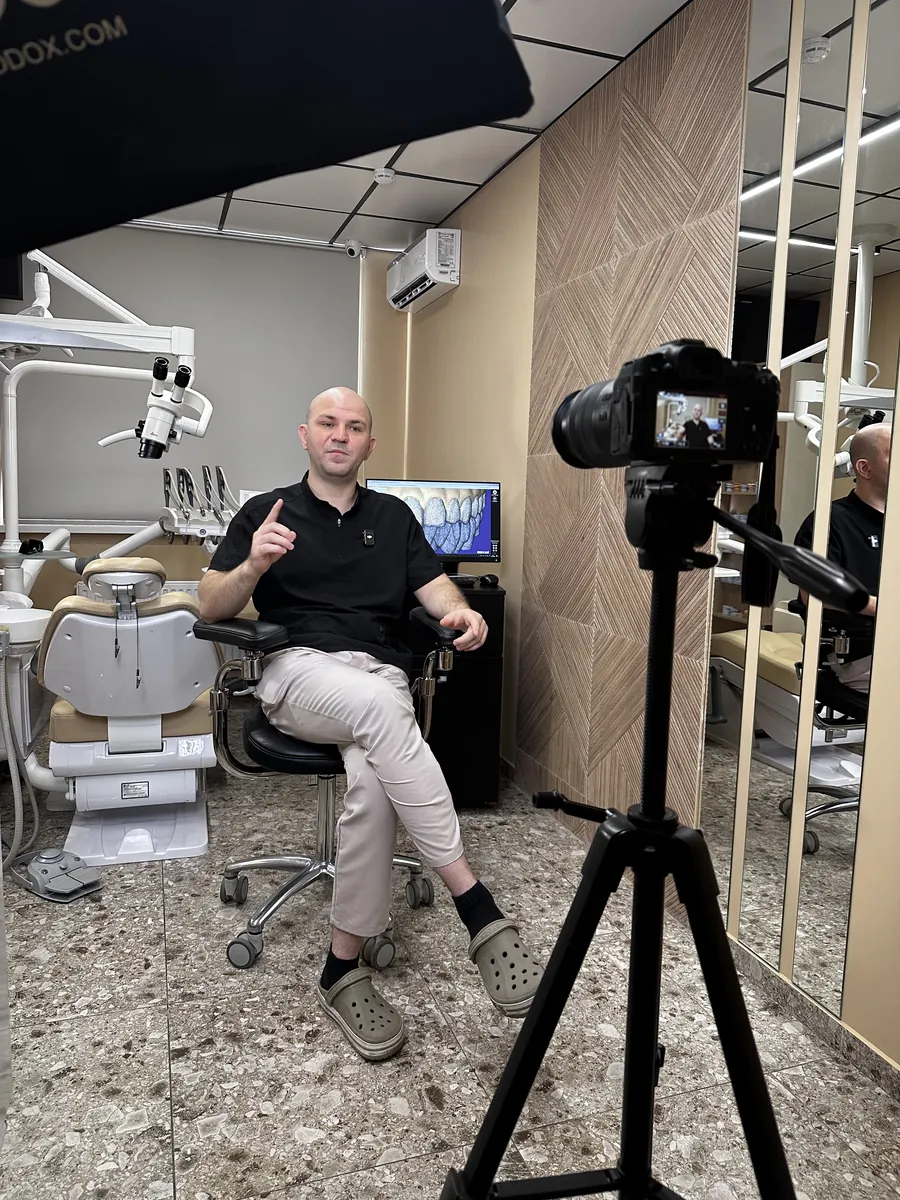 An on-site shoot at a dental clinic: the doctor sits in the treatment room, one camera on a tripod